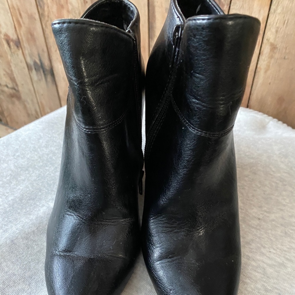 Shoes - Picture 2 of 4